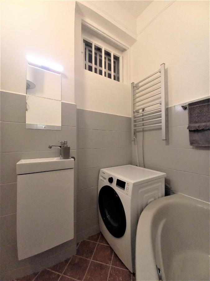 Quiet And Private Studio In The Center Apartment Budapest Luaran gambar